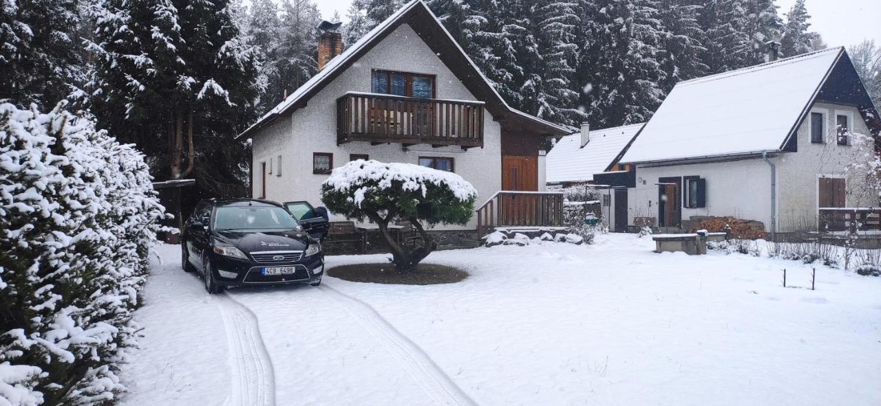 Chata Mareček - v lesní osadě u řeky Lužnice Villa Skalice Exterior foto